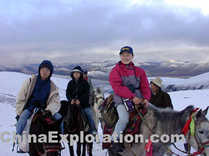 Tibetan-Plateau-Horse-Riding