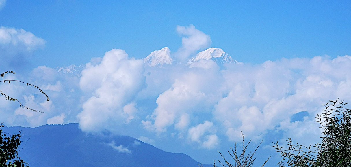 Snow peaks and cloud seeing from Niubeishan mountain