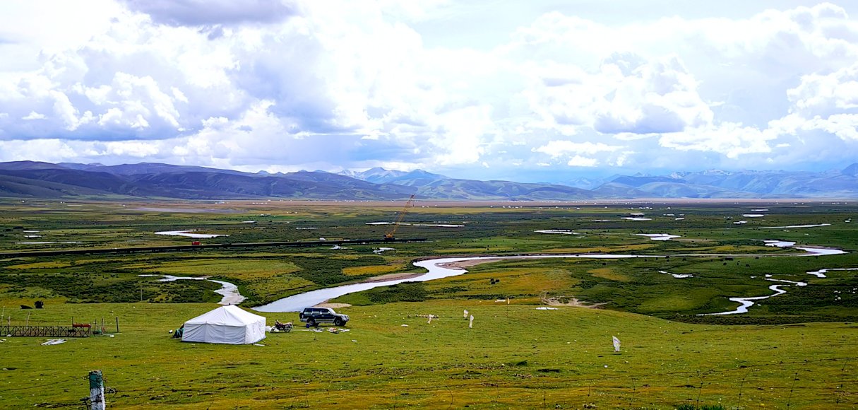 Maoya Grassland in Litang of Gantze Tibetan prefecture